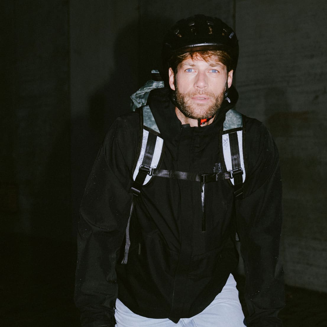 Reflektierender Commuter Bag mit Traeger in Salbei Gruen