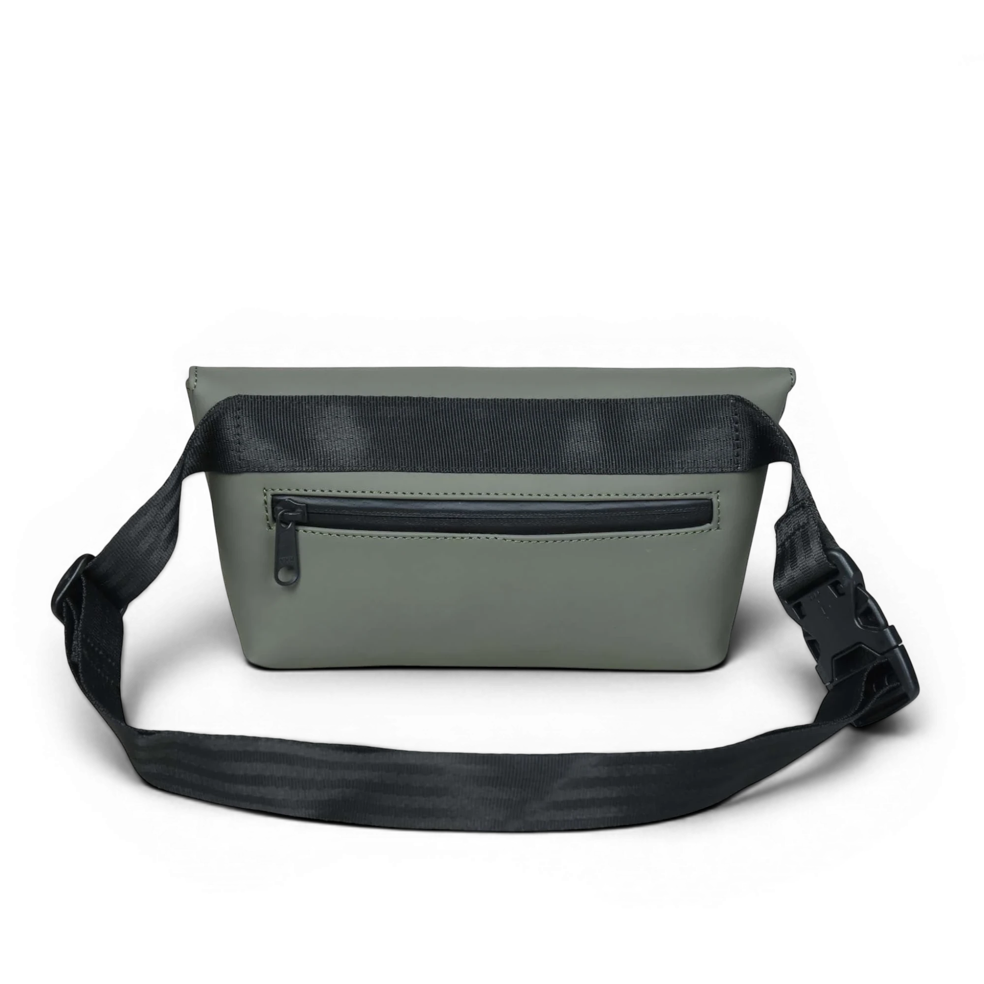 FREIBEUTLER Hip Bag Levi in Oliv, wasserabweisendes veganes PU-Material, mit Reißverschlussfach hinten und verstellbarem Gurt.